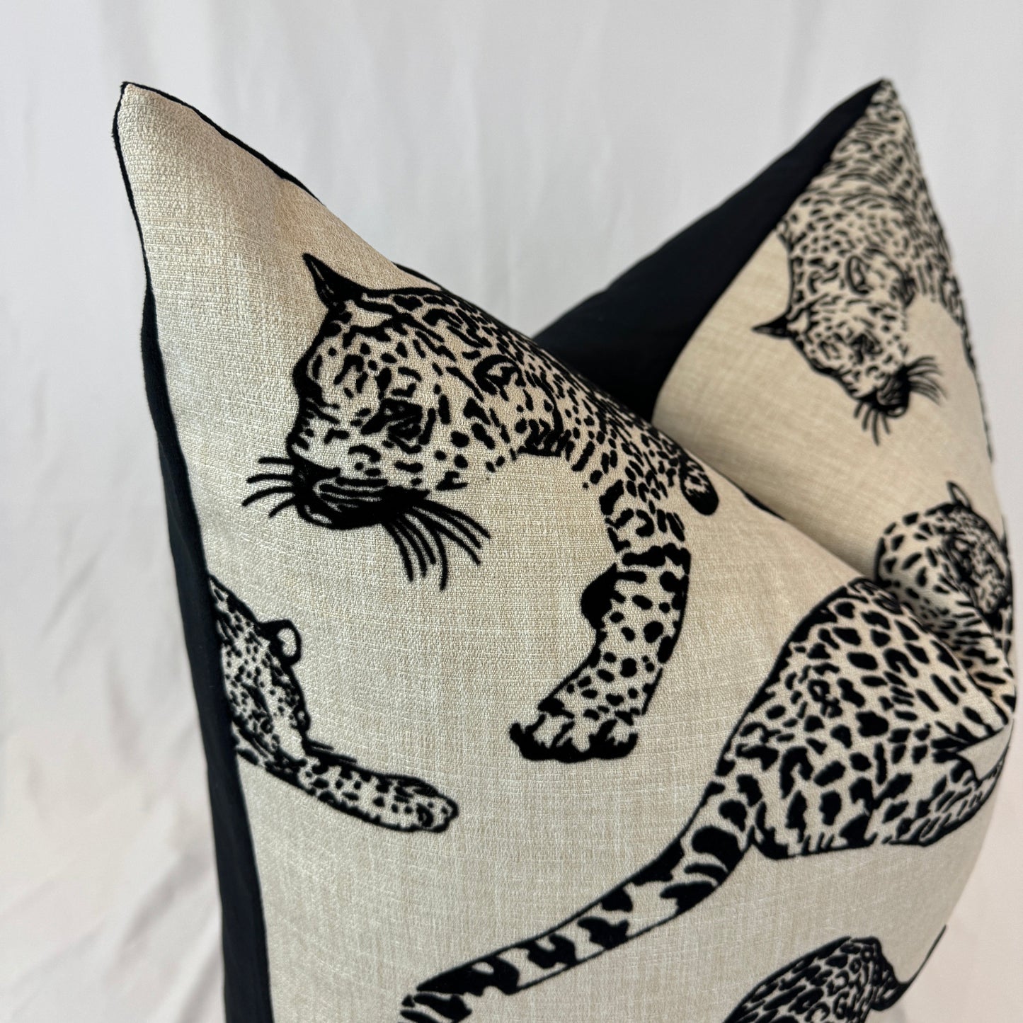 Cojin Leopardo - Black