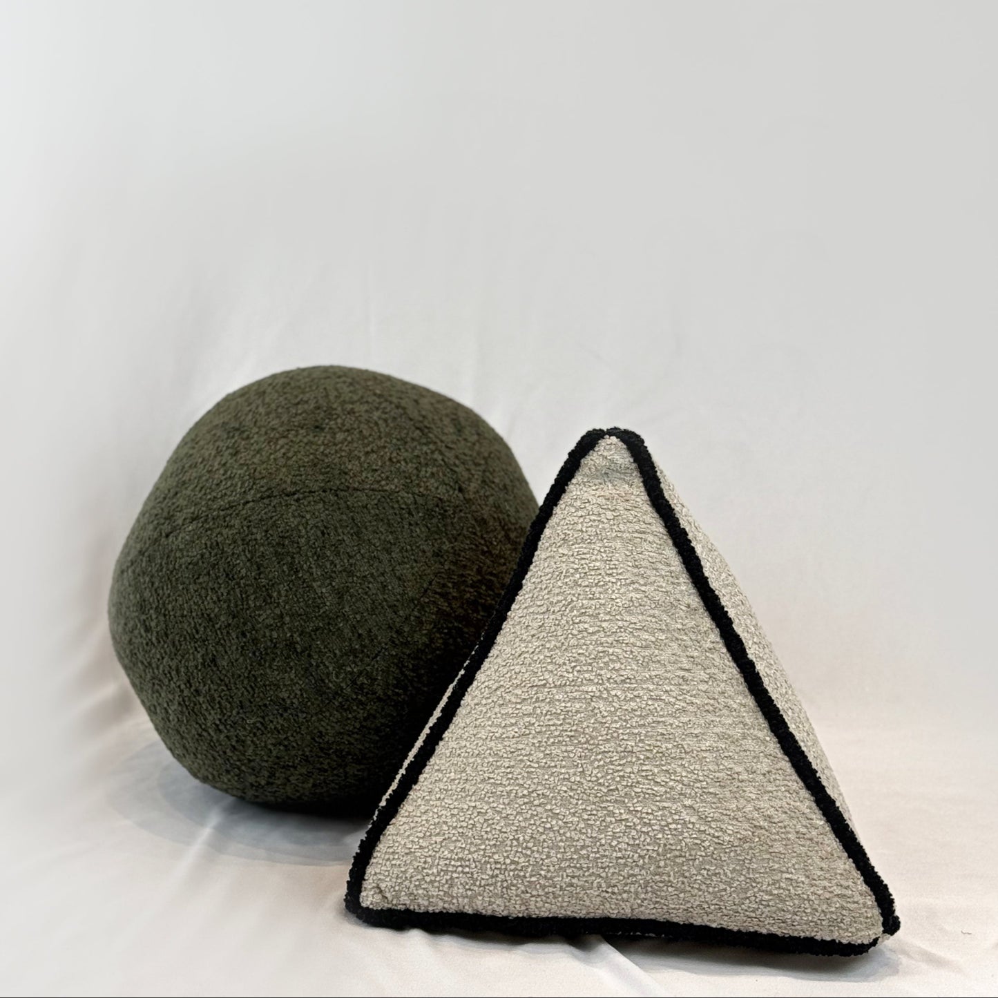 Cojin Teddy Pyramid - Stone Black