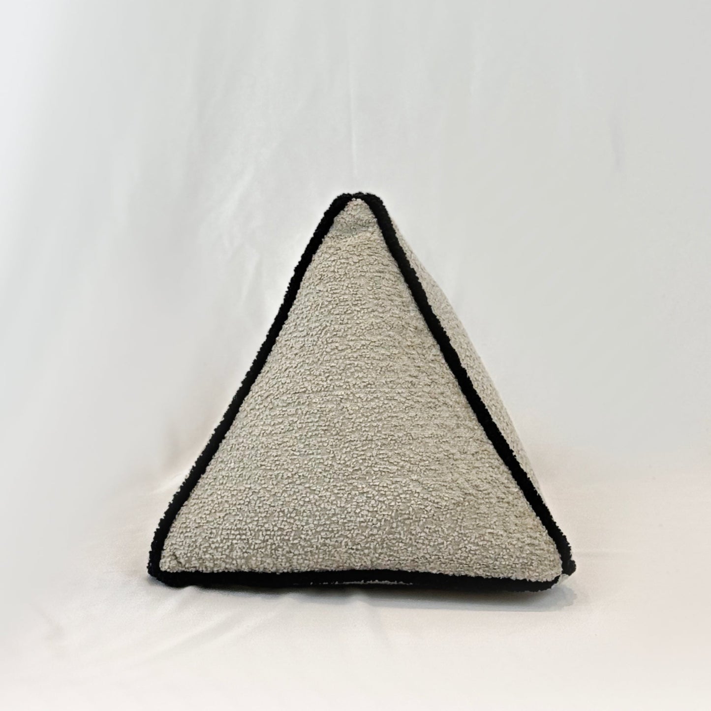 Cojin Teddy Pyramid - Stone Black