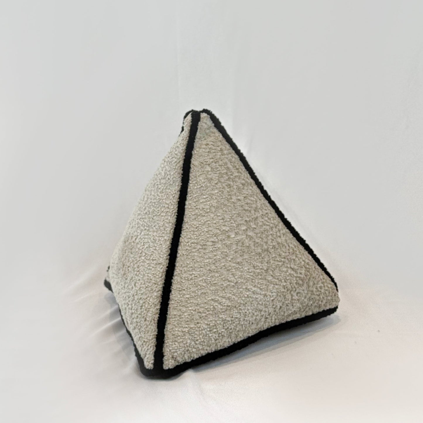 Cojin Teddy Pyramid - Stone Black